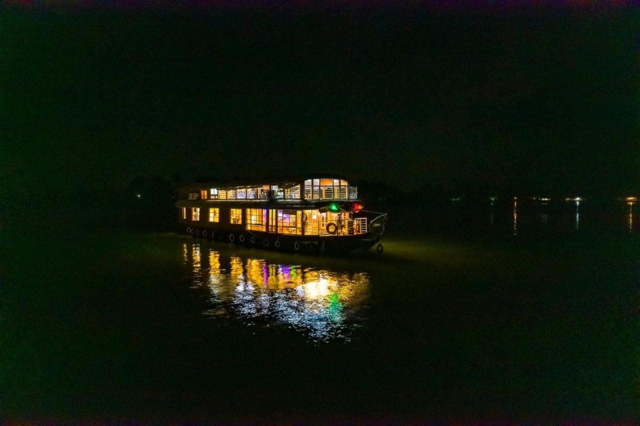 Coco Floatel Hotel Alappuzha Exterior foto