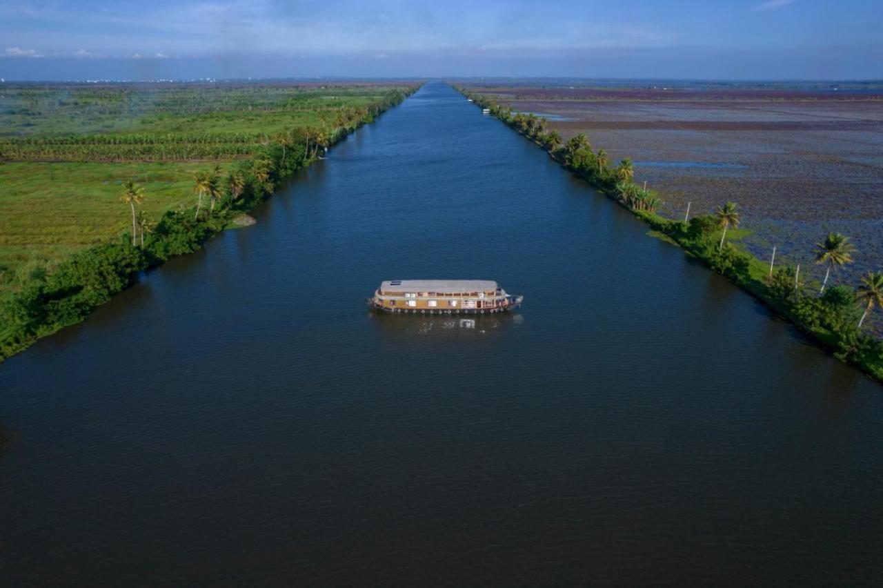 Coco Floatel Hotel Alappuzha Exterior foto
